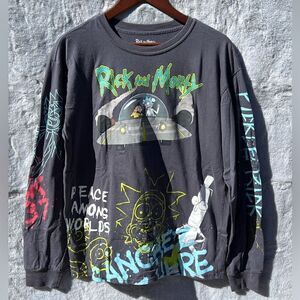 Official Rick & Morty long sleeve T-Shirt with space saucer on it Size L